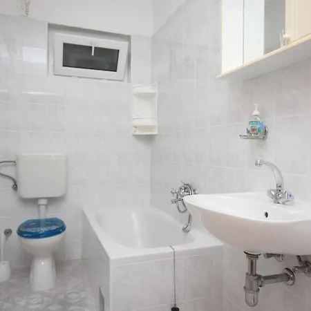 With A Parking Space - 6753 아파트