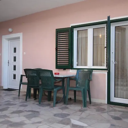 With A Parking Space - 6753 마카르스카